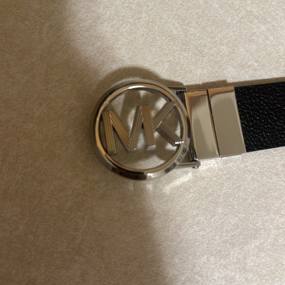 Michael Kors Reversible Belt. Black leather and brown leather. Size XL - Picture 3 of 4